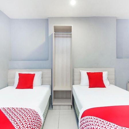 Oyo 325 Damansara Inn Petaling Jaya Exterior photo