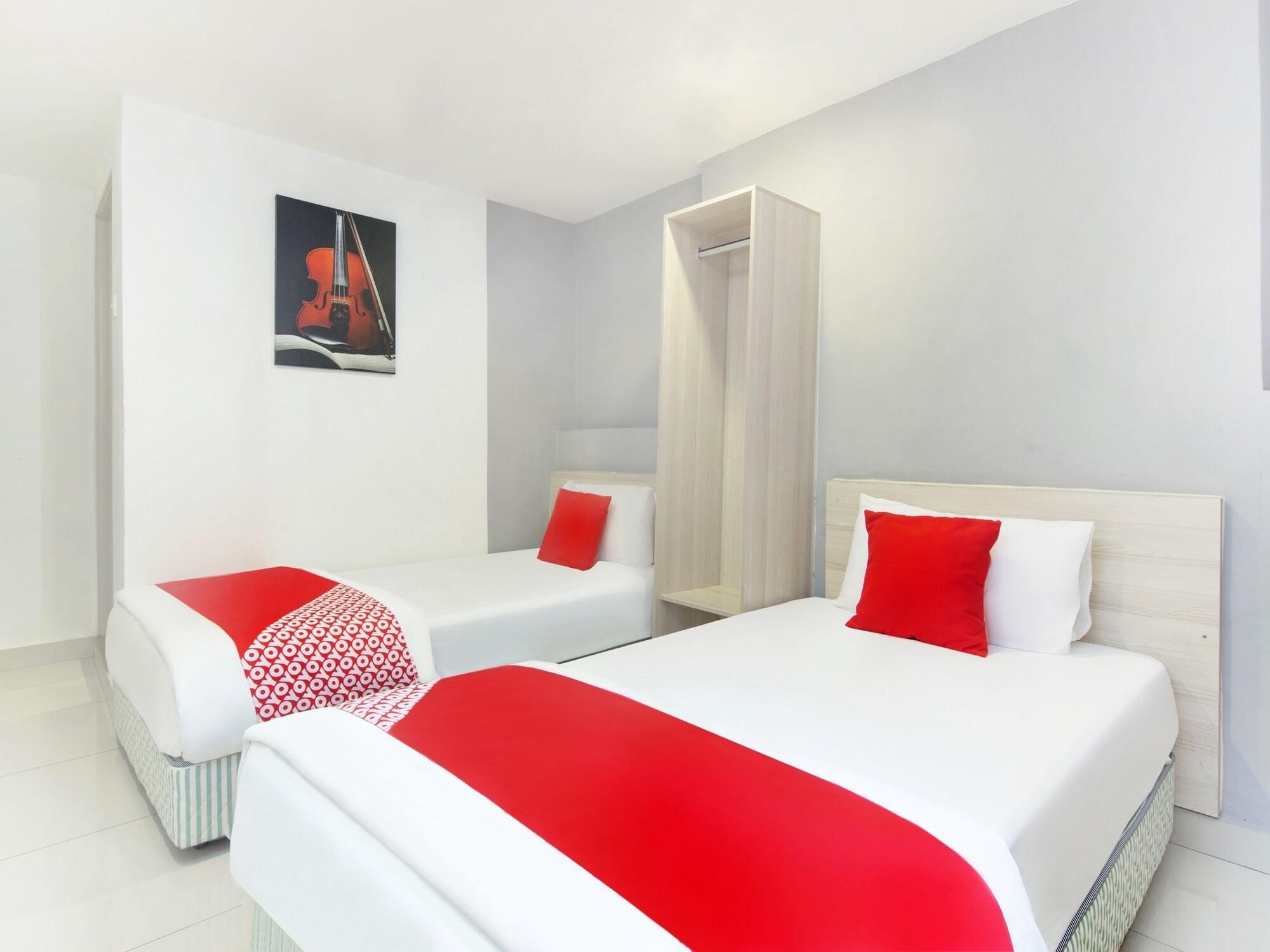 Oyo 325 Damansara Inn Petaling Jaya Exterior photo