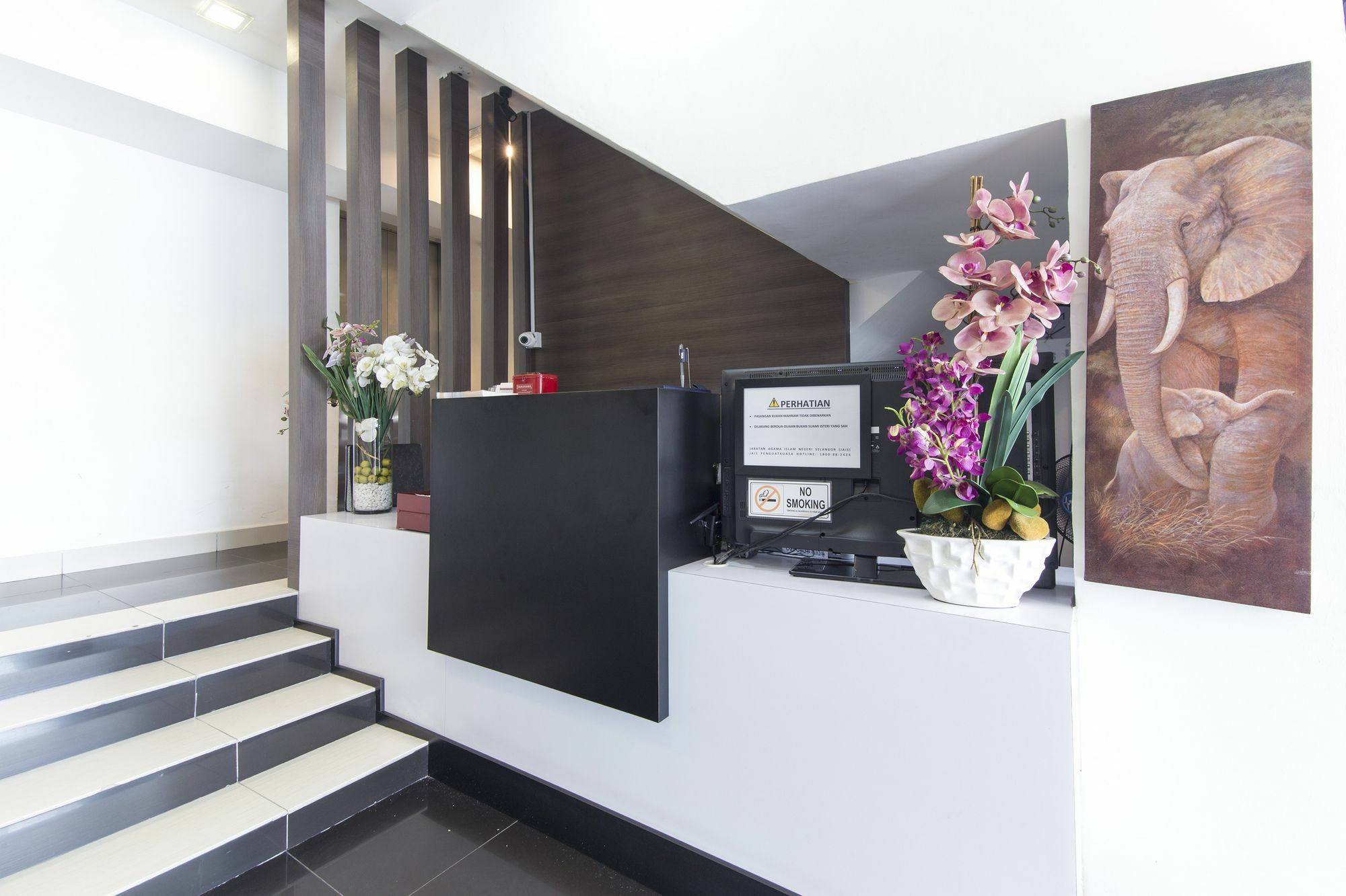 Oyo 325 Damansara Inn Petaling Jaya Exterior photo