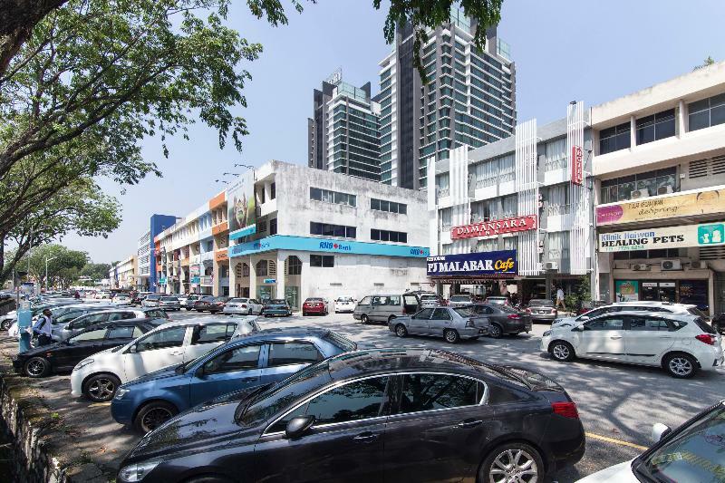 Oyo 325 Damansara Inn Petaling Jaya Exterior photo