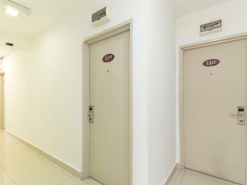 Oyo 325 Damansara Inn Petaling Jaya Exterior photo